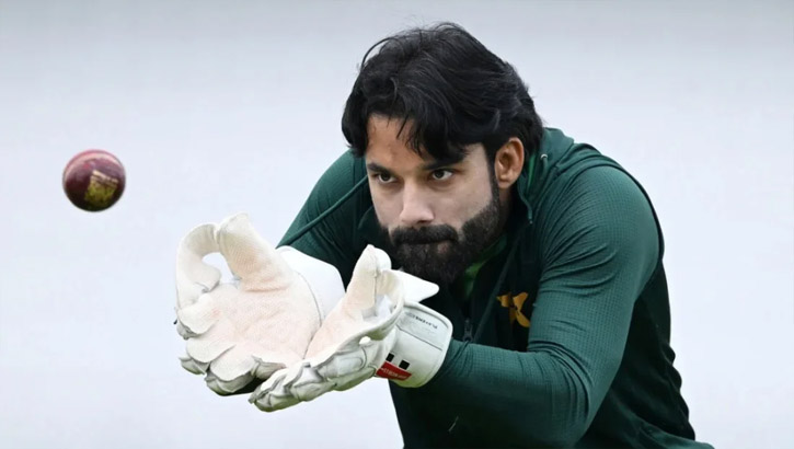 মাঠে ফেরার অনুমতি পেয়েই অধিনায়ক রিজওয়ান  